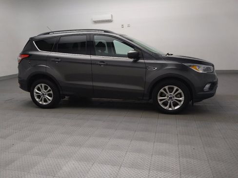 Used 2018 Ford Escape SE image 11
