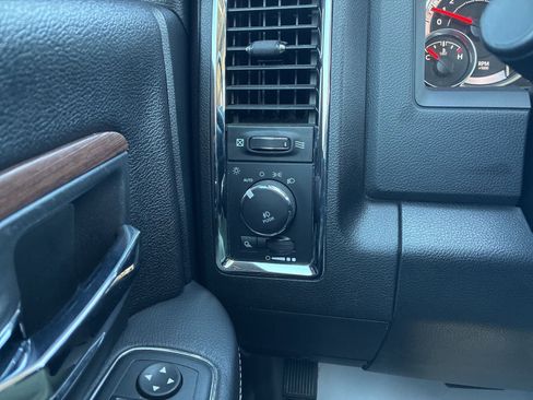 Used 2017 RAM 1500 Laramie w/ Convenience Group AWD/4WD image 28