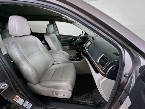 Used 2016 Toyota Highlander Limited Platinum image 35