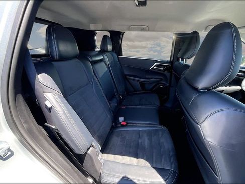 Used 2025 Mitsubishi Outlander SE AWD/4WD image 25