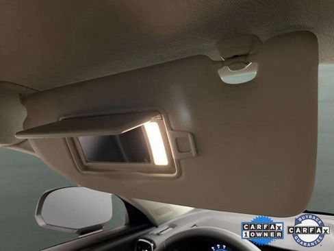 Used 2025 Volvo XC40 B5 Plus image 57