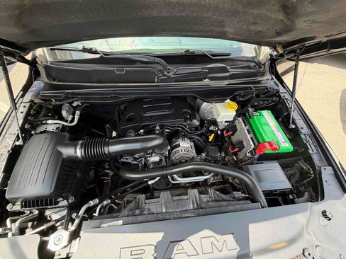 Used 2019 RAM 1500 Laramie AWD/4WD image 10