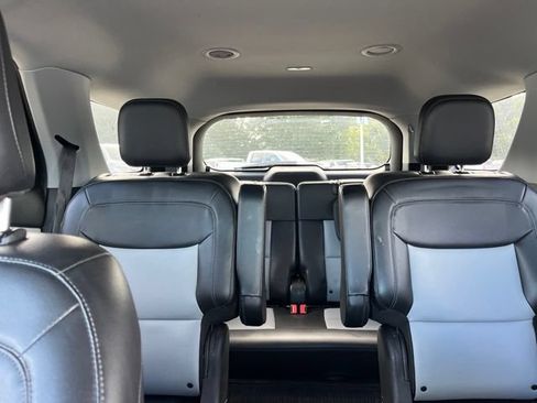 Used 2022 Ford Explorer XLT w/ Equipment Group 202A RWD image 24