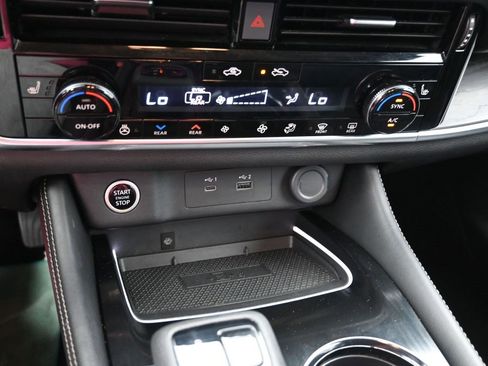 Used 2023 Nissan Rogue Platinum w/ Platinum Premium Package image 16