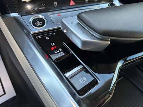 Used 2024 Audi Q8 e-tron Premium Plus w/ Premium Plus Package AWD/4WD image 18
