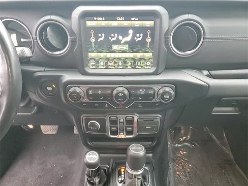 Used 2023 Jeep Wrangler Unlimited Sahara w/ Cold Weather Group image 17