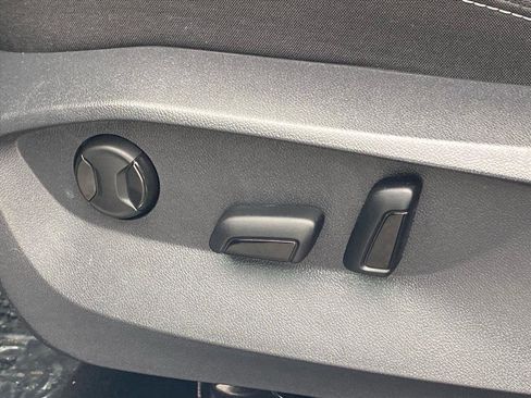 Certified 2023 Volkswagen Taos SE w/ Panoramic Sunroof Package image 14