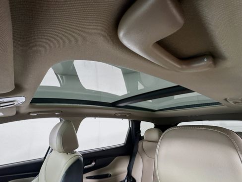 Used 2023 Hyundai Santa Fe SEL w/ Premium Package image 6