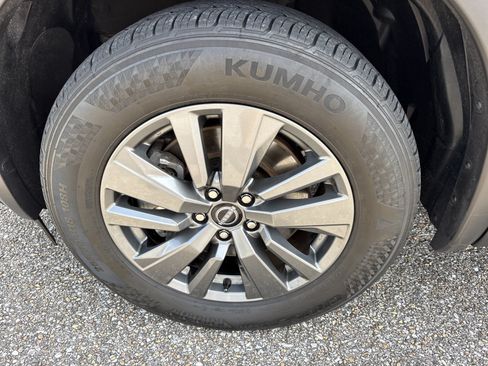 Used 2025 Nissan Pathfinder SV FWD image 10