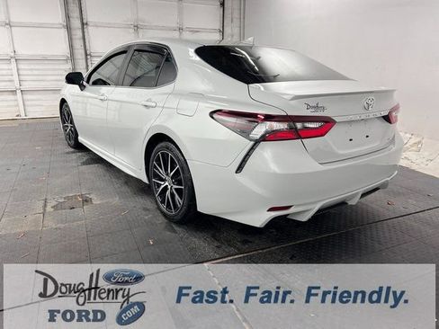 Used 2022 Toyota Camry SE w/ Convenience Package image 5