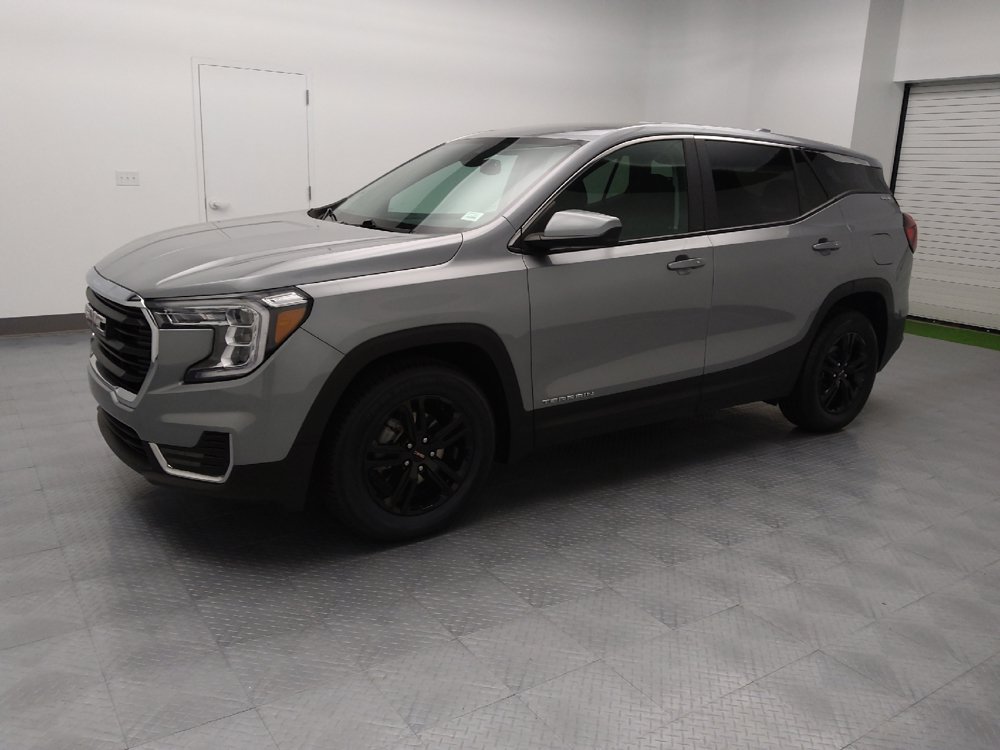 Used 2024 GMC Terrain SLE FWD image 2