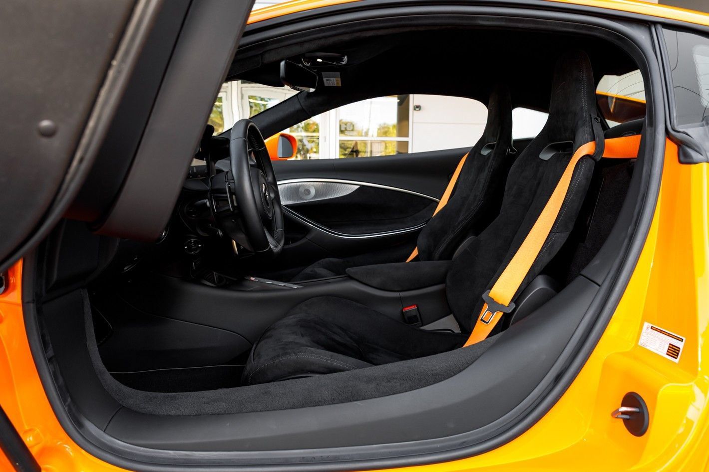 Used 2025 McLaren Artura RWD image 35