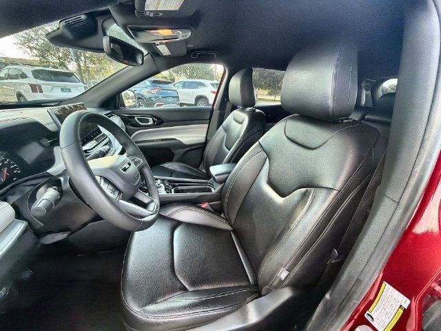 Used 2025 Jeep Compass Limited AWD/4WD image 19