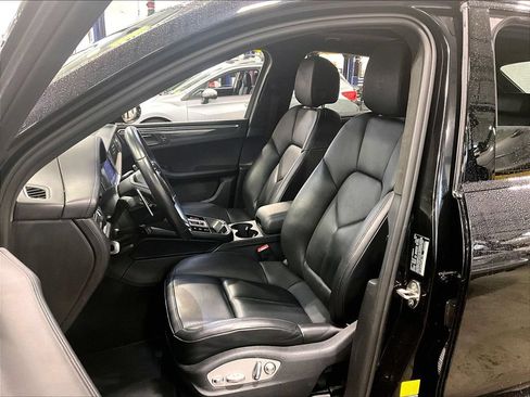 Certified 2023 Porsche Macan GTS AWD/4WD image 5