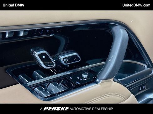 Used 2024 Land Rover Range Rover SE image 3