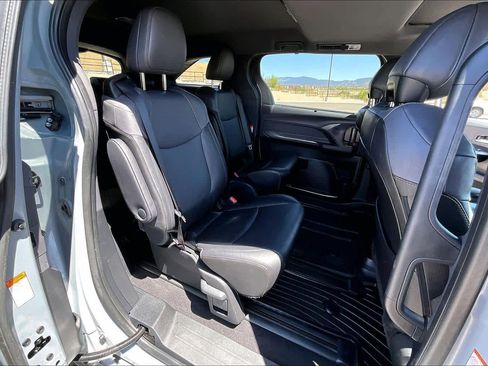 Used 2024 Toyota Sienna XLE Woodland Edition image 20