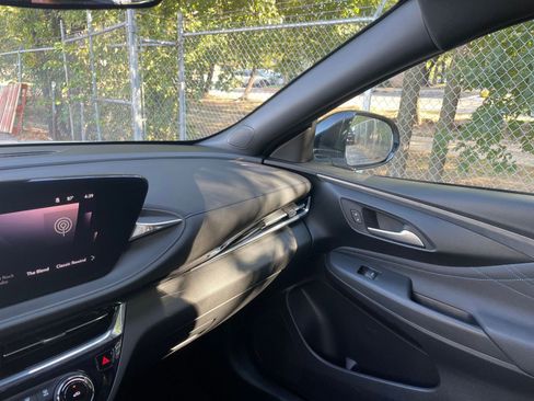 Used 2025 Buick Envista Sport Touring image 33