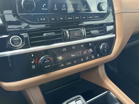 Certified 2024 Nissan Pathfinder Platinum image 25