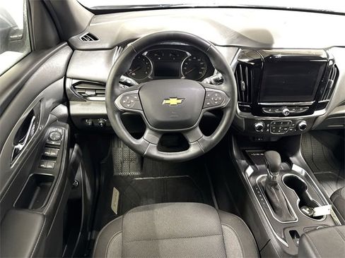 Used 2023 Chevrolet Traverse LT image 15