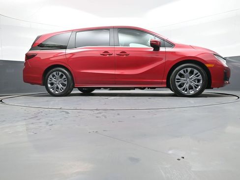 Certified 2025 Honda Odyssey Touring image 32