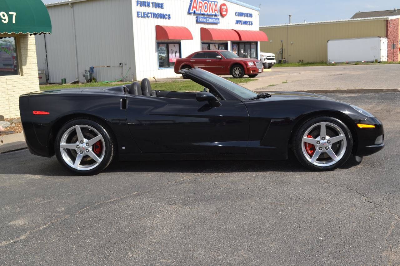 Used 2006 Chevrolet Corvette Convertible w/ Preferred Equipment Group RWD image 10
