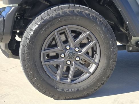 Used 2024 Jeep Wrangler Sport S image 12