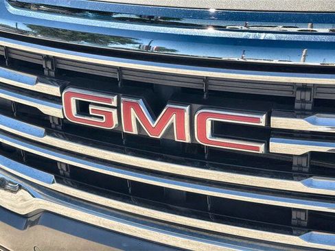 Used 2023 GMC Acadia SLT FWD image 30