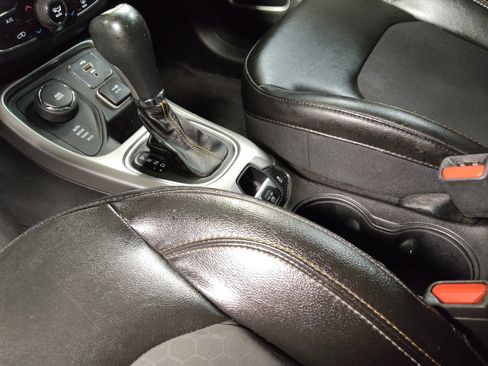 Used 2018 Jeep Compass Latitude w/ Popular Equipment Group AWD/4WD image 26