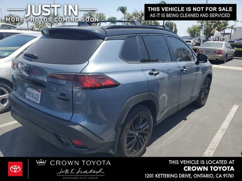 Used 2024 Toyota Corolla Cross AWD Hybrid w/ Moonroof Package image 2