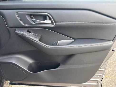 Used 2025 Nissan Rogue Platinum w/ Platinum Premium Package FWD image 26
