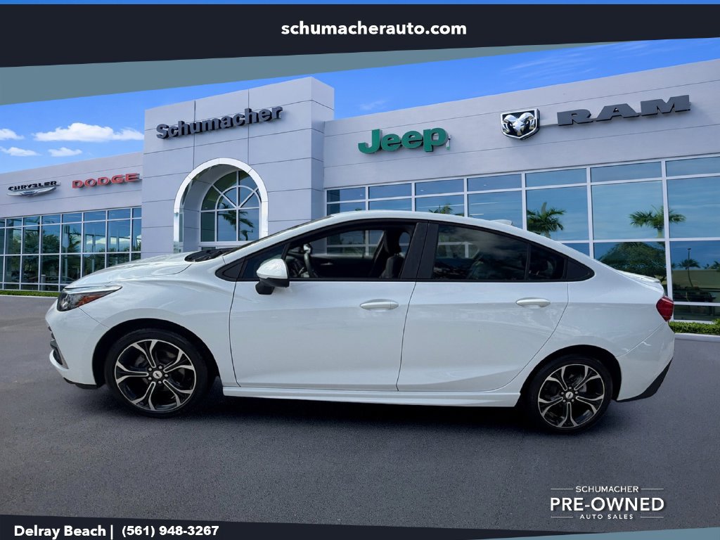 Used 2019 Chevrolet Cruze LT w/ RS Package FWD image 4