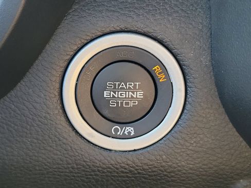Used 2023 RAM 1500 Laramie AWD/4WD image 33