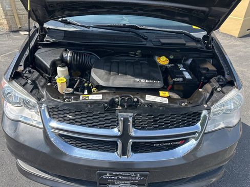 Used 2016 Dodge Grand Caravan SXT FWD image 20