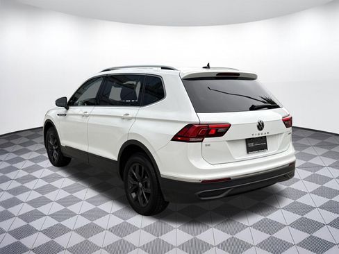Used 2024 Volkswagen Tiguan SE AWD/4WD image 3