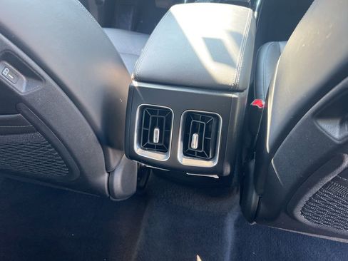 Certified 2025 Kia Sorento S image 18