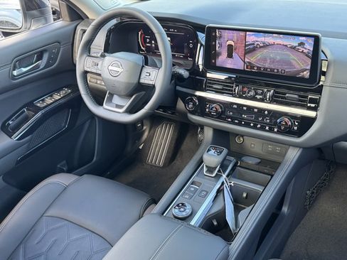 New 2026 Nissan Pathfinder Platinum AWD/4WD image 18