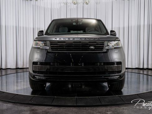 Used 2024 Land Rover Range Rover SV image 3