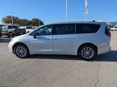 New 2026 Chrysler Pacifica Limited