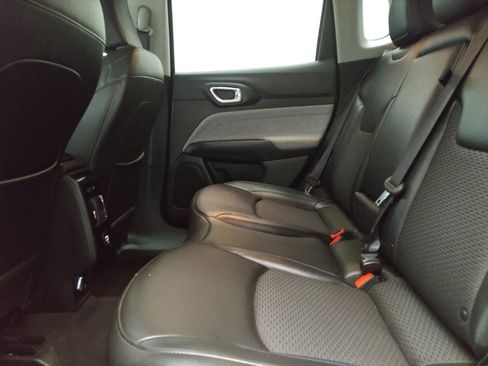 Used 2022 Jeep Compass Latitude FWD image 18