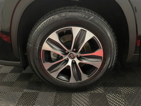 Used 2021 Toyota Highlander XLE FWD image 10