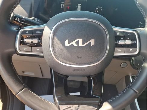 Used 2026 Kia Carnival FWD image 14