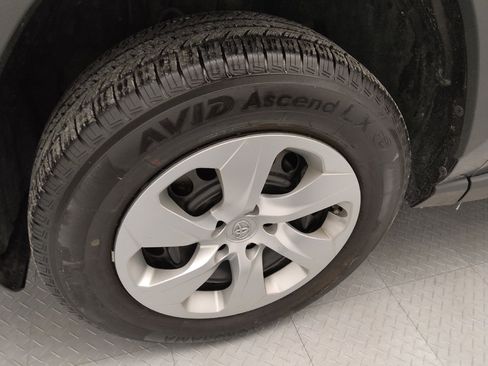 Used 2019 Toyota RAV4 LE AWD/4WD image 31