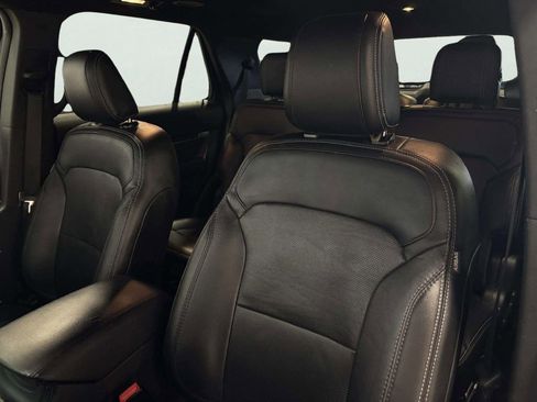Used 2018 Ford Explorer Limited image 14