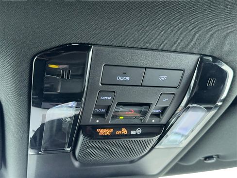 Used 2025 Lexus GX 550 image 34