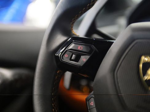 Used 2020 Lamborghini Huracan EVO RWD image 22