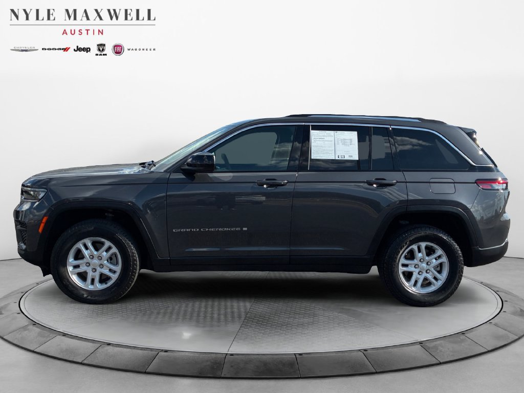 Used 2023 Jeep Grand Cherokee Laredo AWD/4WD image 13