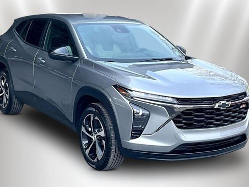 Used 2024 Chevrolet Trax RS image 1