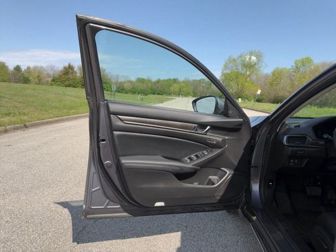 Used 2022 Honda Accord EX-L image 18