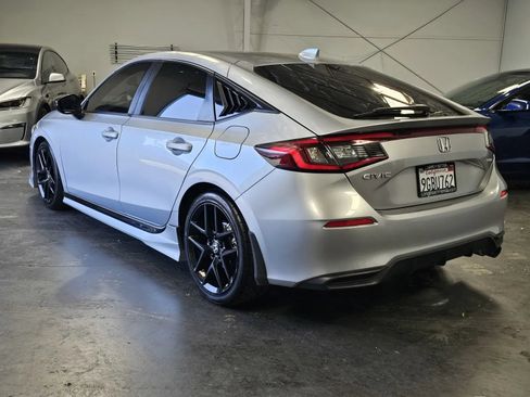 Used 2023 Honda Civic Sport image 2
