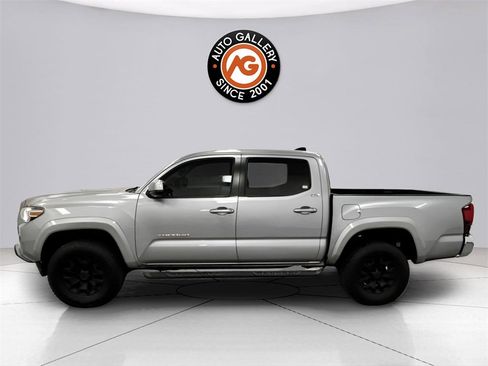 Used 2020 Toyota Tacoma SR5 image 4